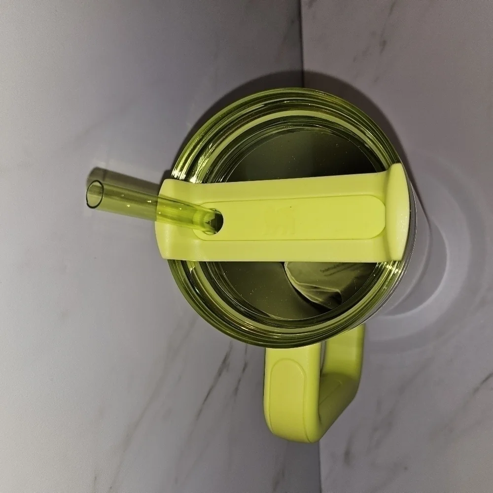 Stanley x Starbucks lime green Stanley- New Viral! - Picture 3 of 5